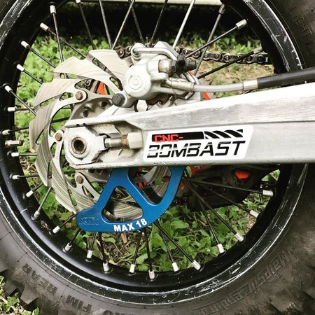 Aufbereiteter Bremsscheibenschutz einer KTM EXC 300ccm 2Takt Kunde: Instagram: bigballskurt\\n\\n26.08.2017 10:02